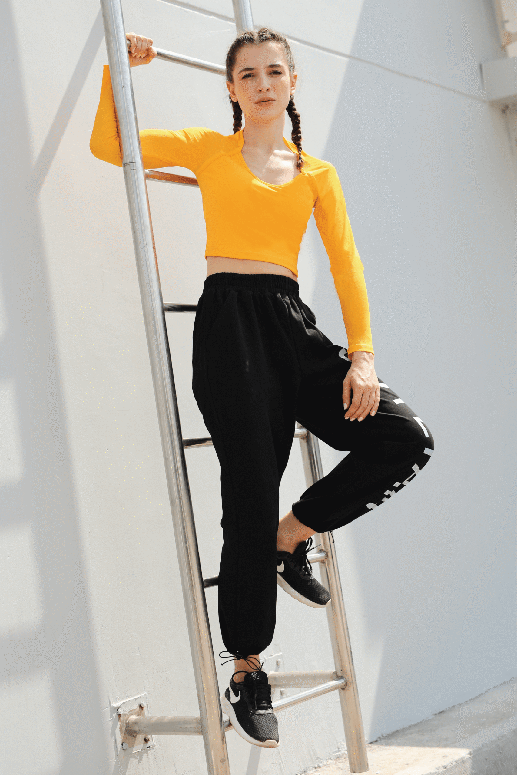 Aluna & Joyce - Set Croptop & Baggy Sportswear Nữ, Thoải Mái & Thời Trang | JOYLYAN SPORTSWEAR - Ảnh 5