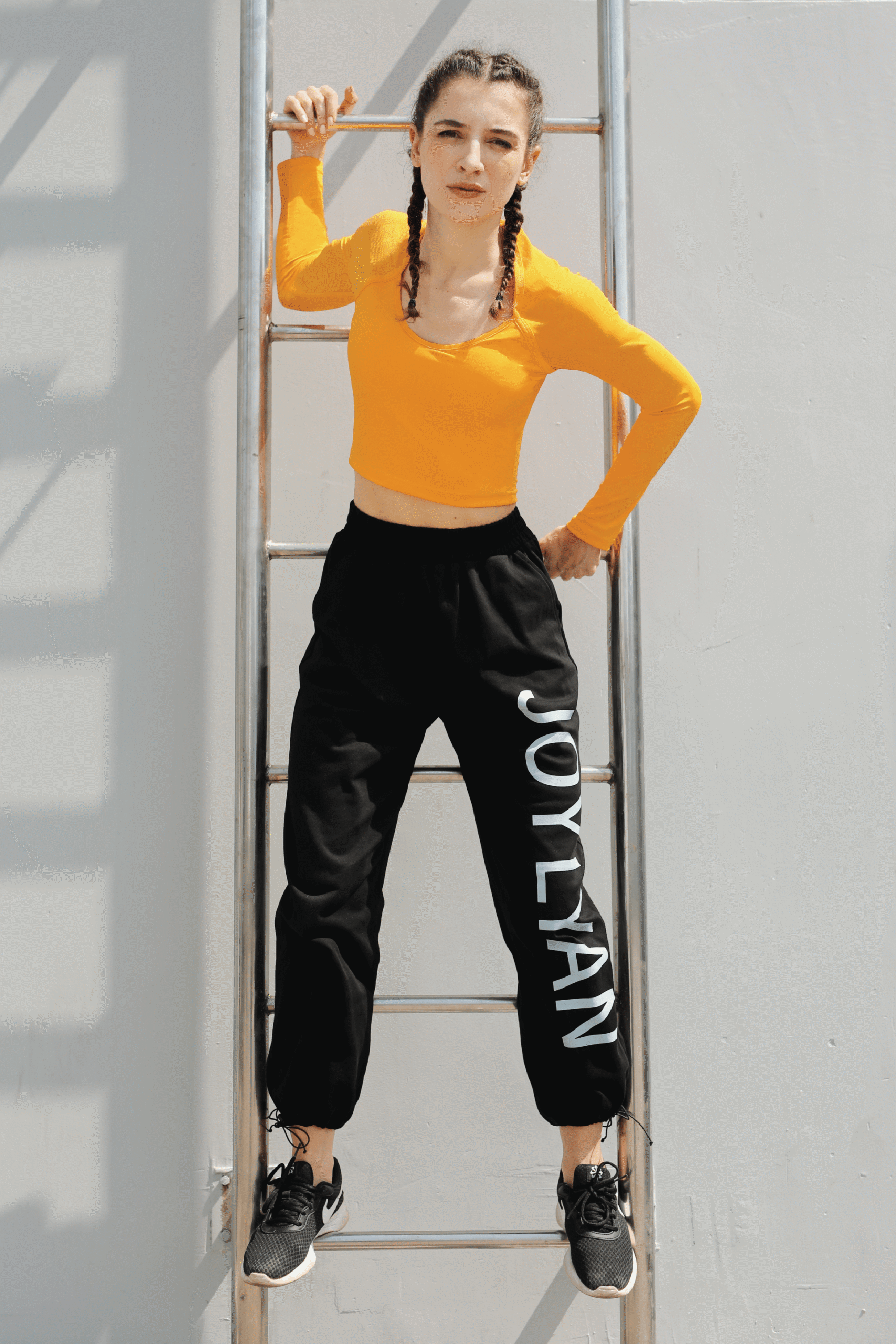 Aluna & Joyce - Set Croptop & Baggy Sportswear Nữ, Thoải Mái & Thời Trang | JOYLYAN SPORTSWEAR - Ảnh 3