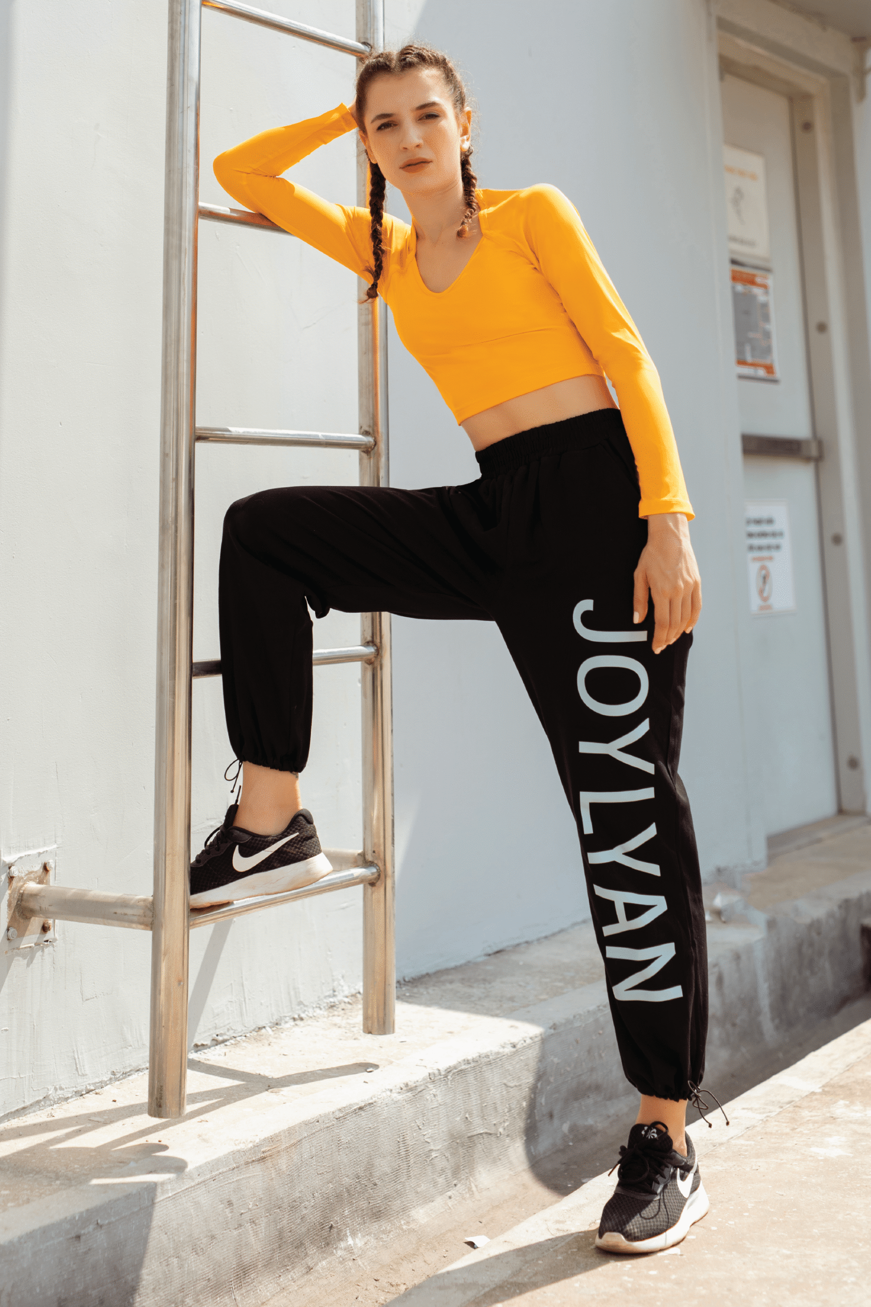 Aluna & Joyce - Set Croptop & Baggy Sportswear Nữ, Thoải Mái & Thời Trang | JOYLYAN SPORTSWEAR - Ảnh 4