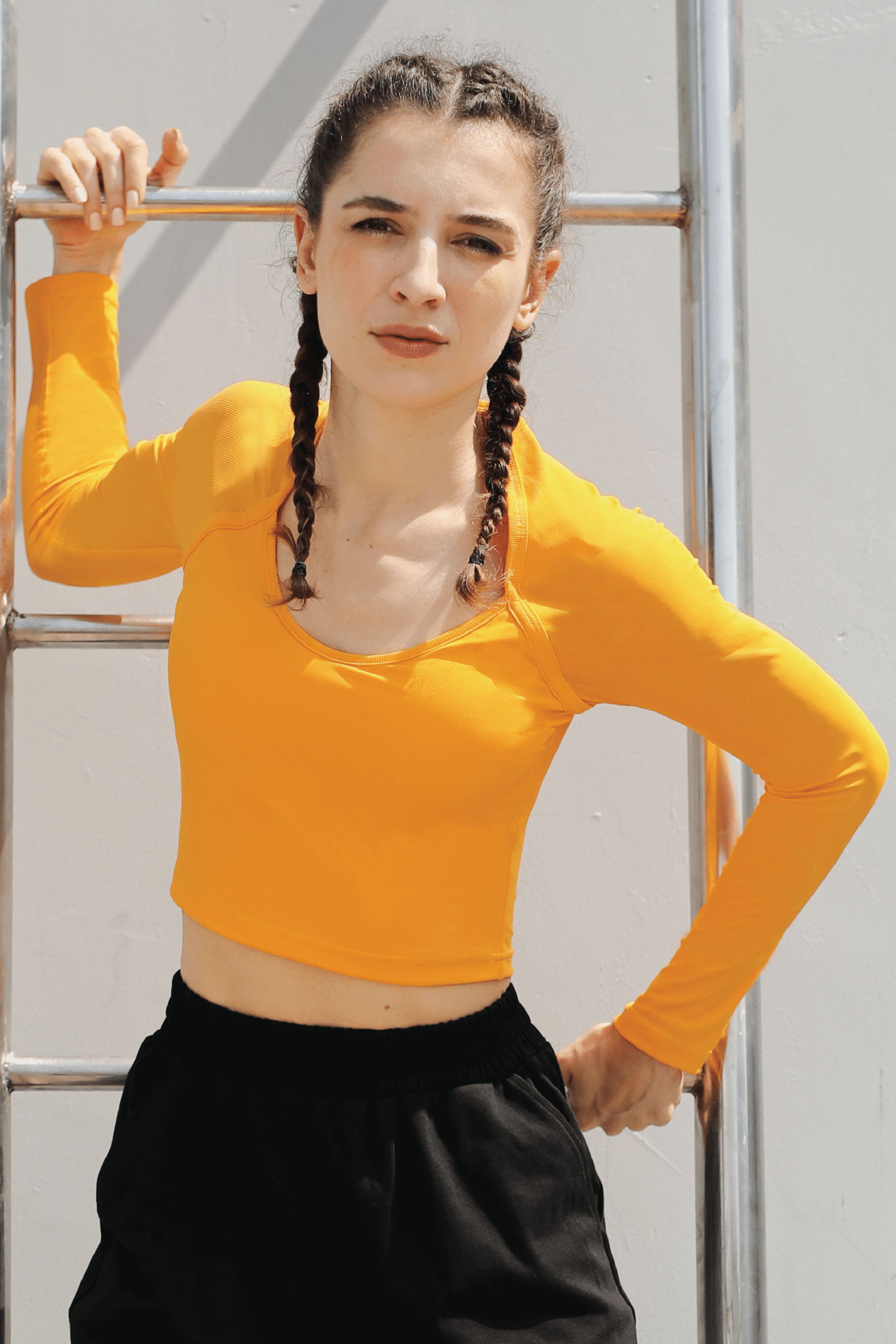 Croptop Aluna – Áo Sportswear Nữ Năng Động, Thoải Mái & Thời Trang | JOYLYAN SPORTSWEAR - Ảnh 4