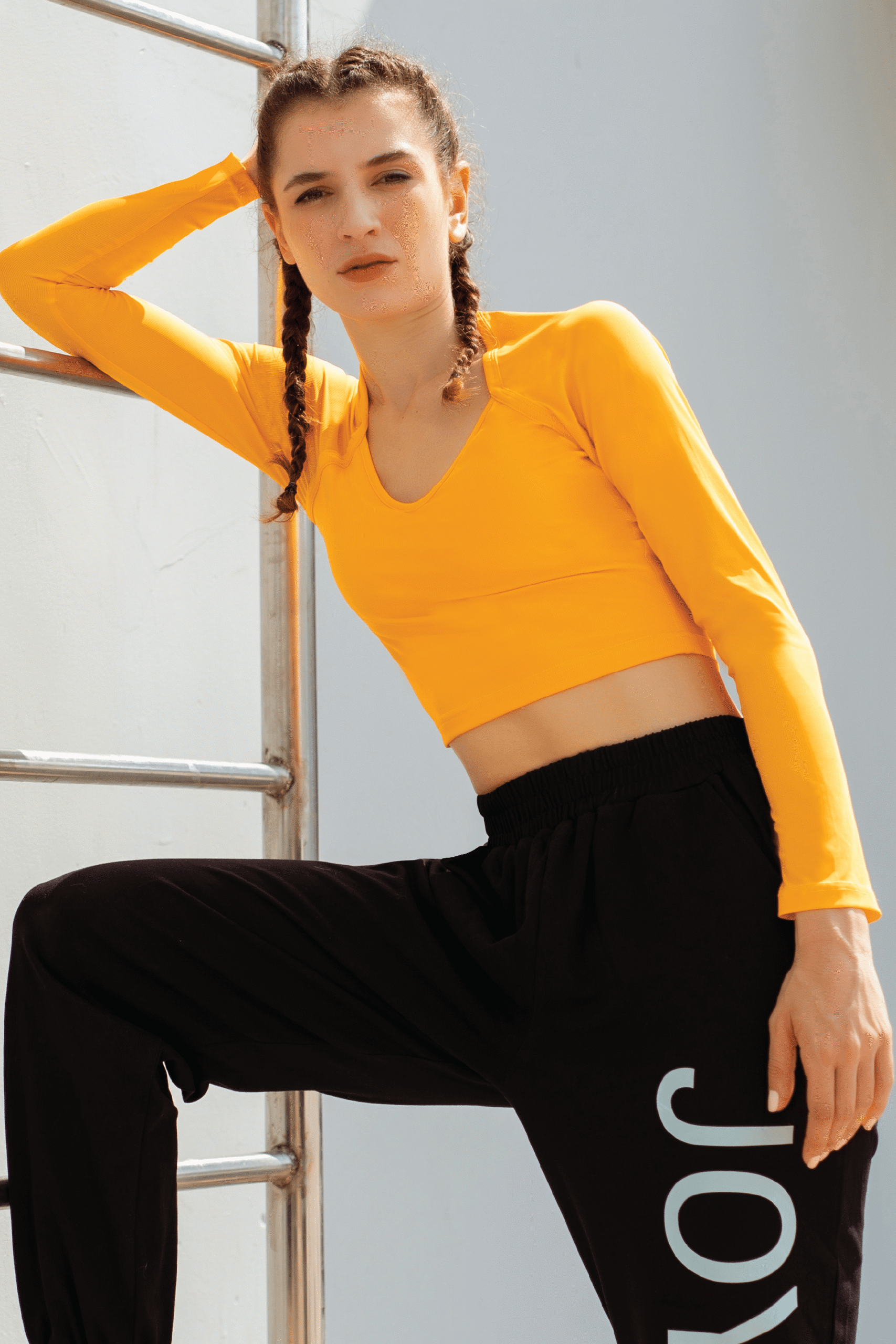 Croptop Aluna – Áo Sportswear Nữ Năng Động, Thoải Mái & Thời Trang | JOYLYAN SPORTSWEAR - Ảnh 6