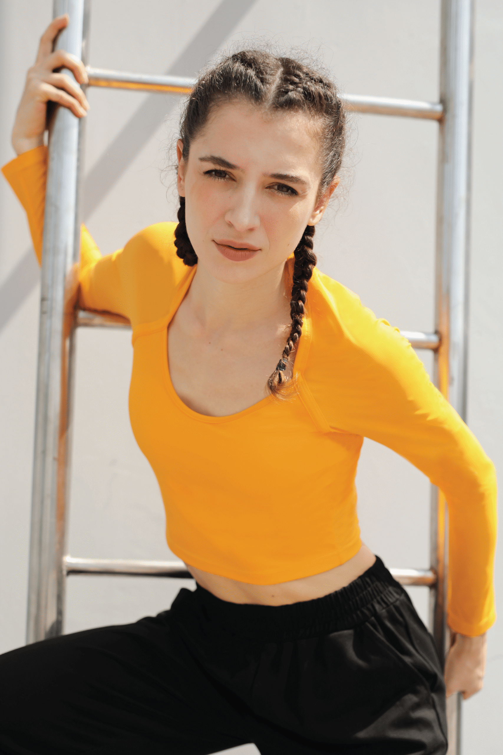 Croptop Aluna – Áo Sportswear Nữ Năng Động, Thoải Mái & Thời Trang | JOYLYAN SPORTSWEAR - Ảnh 5